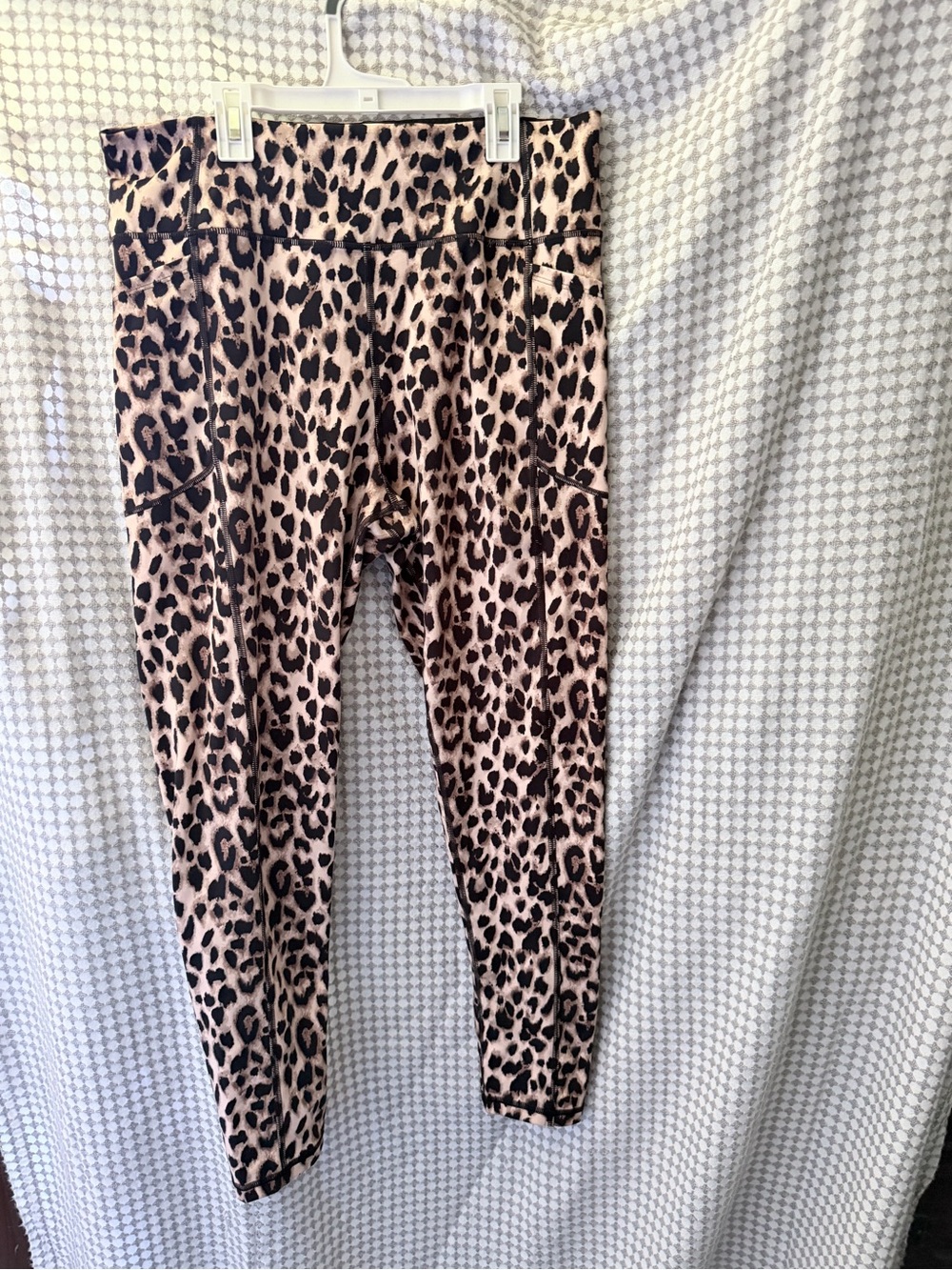 Victoria's Secret Pink Leopard Print Leggings